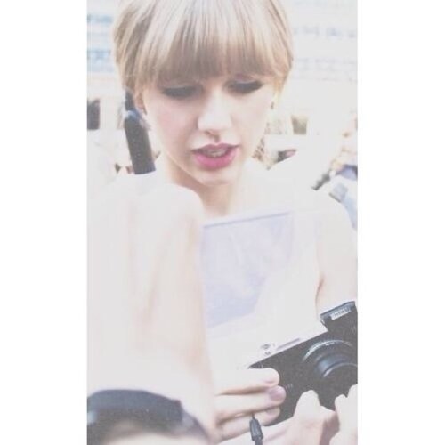 free follow from @500daysofswift just to be nice :) have a lovely day ♡