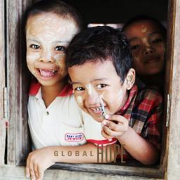 Connecting Hope! 우리에게 있는 희망을 다른 누군가에 나눌 수 있다는 건 얼마나 가슴 뿌듯한 일인가요! 희망을 나누어 주세요!
희망적인 지구촌 공동체를 꿈꿉니다.
http://t.co/jGdiq9YS
후원계좌 : 1005-201-901147 우리은행 사단법인 글로벌호프