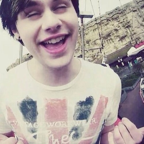 HI BEAUTIFUL PLEASE FOLLOW @LICKINGLUKEY BUT IF YOU DO ALREADY THEN THIS IS JUST A FREE FOLLOW STAY GUCCI MY FRIENDS