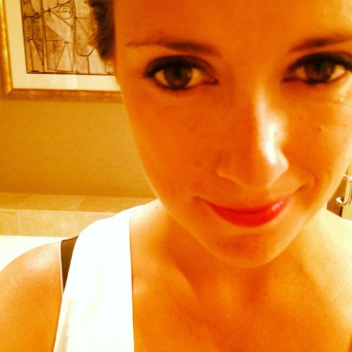 LeeLeeRose's profile picture. my life is really interesting and worth reading about. no! i swear. Also I'm an actress, gross