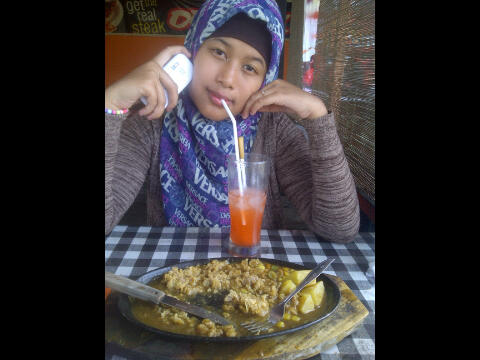 Sdn 013 | Smpn 5 | Sman 5 ~ XI IPA 4 | Aku sayang sm kedua ortuku plus kk'ku yg nmx kiky,, serta kucing trsygku brnma ENCUS....hihihihi