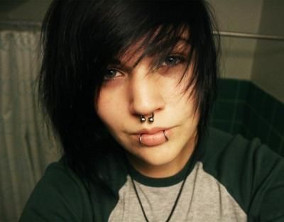hey.. I'm Justin, follow me.. I don't bite.. 17 gay single and my daughter Ali is my everything....