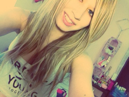 Leila_oo's profile picture. ♫ In each of my heartbeat a little madness in every breath a little peace ... .. ♥ giving fairy dust to world ♥