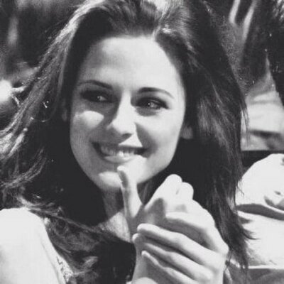 Profile Picture of حنيني لك يقتلني (@JillianCraft9) on Twitter