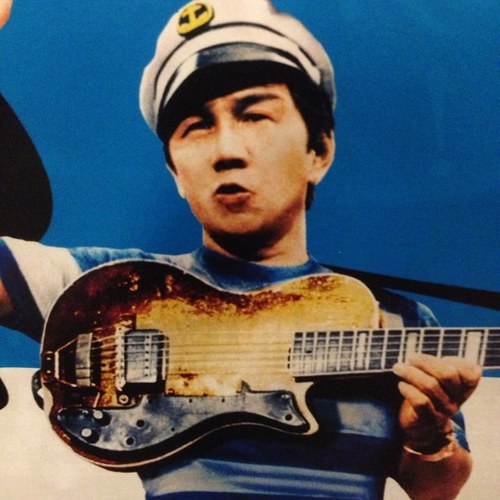 ギターマガジン9月号、ビザールギター特集に、バタヤンとその相方とも