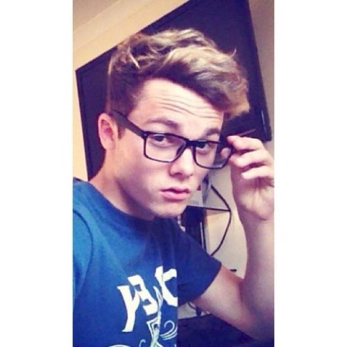 just a fan who's in love with Oliver Garland