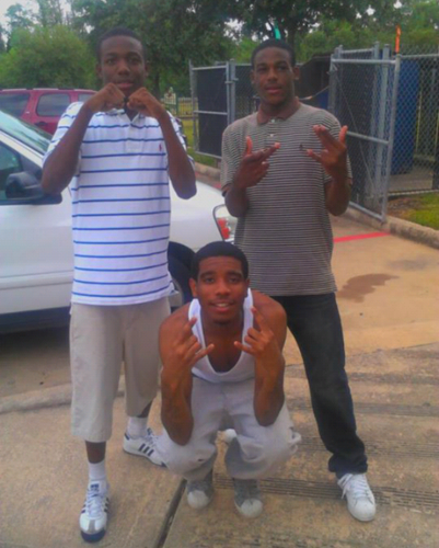 #scared money dont make no money free shak hoe @cokest_shak & @_kevaa say she riding wit me