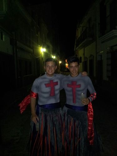 16 aňos. Estudio 1 de Bachillerato y 3 de grado profesional en el C.P.M de Huelva Javier Perianes. Amante y apasionado del Carnaval. (8)