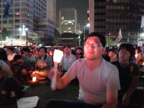 자유롭게 살고 싶다. 정상적인 국가에서 살고 싶다.  Favorite 문학, 영화, 웃기기, 술, 담배, 커피, 씨푸드...