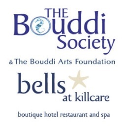 Fine dining and celebrity entertainment – a feast of Shakespeare, Opera, Comedy and Music on the picturesque lawn of Bells at Killcare - Sunday 3rd November.