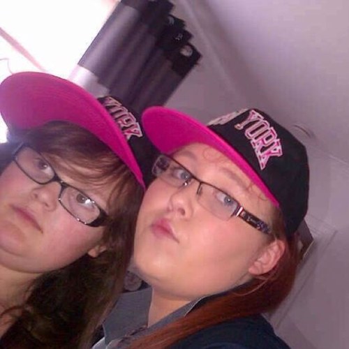 Loves my family and boyfreind their my world !! Even tough their drive my mad somtimes i would be lost with out them ! Xx
                   Newcastle
