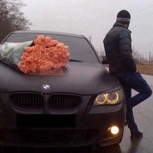 العين لا تلمعُ عبثًا ولكن مَن أرهقه الكتمانُ يفضحُه البريق .