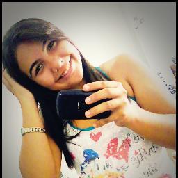 Estudante,Namorando com @HigoAlves1 , Morena, Estrovertida, Sagitariana, Flamenguista, Paraibana  ✌ 3