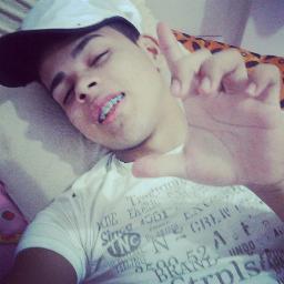 sou gay e adoro da meu cu :) me aceitem *-*