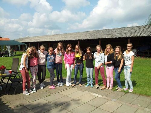 schatje je bent echt ons allerbest vriendinnetje x veerle en noelle