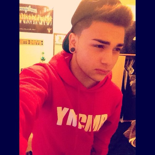 Main twitter account: @Vans__Addict Instagram: @Vans___Addict