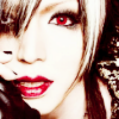i believe in music the way some people believe in fairytales.//otaku family.//@_kidrauhlsmile is mine.