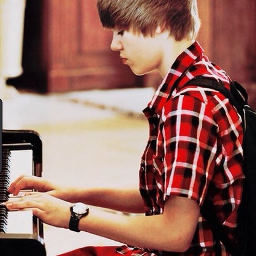 Justin Bieber is my hero, i love him.