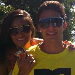 ‎Passar por problemas, lutas e dores, faz parte da caminhada...
mais é você que decide se vai vencê-los, ou deixar eles vencerem você.