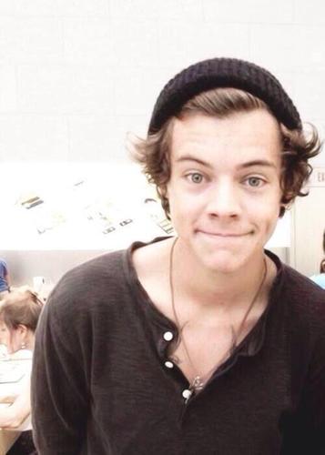 if you are reading this then i love you, so could you please follow @falling_Zayn pls ily