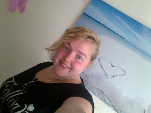 zoe_tink92's profile picture. hi my name is zoe I'm 21 and if you follow me I will follow you back !!! xx