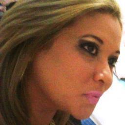Verdadeira, amiga, da paz.......meu escudo é Deus......meu sorriso minha fonte de positividade