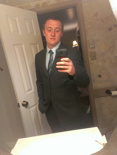 Name's joe, I live fast and don't look back. love the eagles, Phillies, devils, and Sixers. also enjoy the outdoors. i follow back.