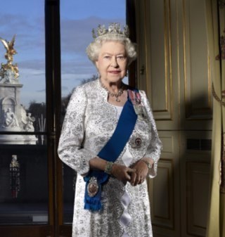 Official Twitter page of Her Majesty The Queen.