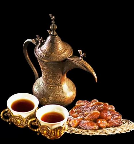 لا تشتكي من جور الايام للناس..ادفن همومك ف ثرى الصمت كله