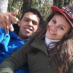 Amigas são aquelas que sempre estão ali para te levantar... Mesmo que a vida teime em te derrubar. Por sua amiga @MoreninhaDele_ Te adorooo lindonaa U.U