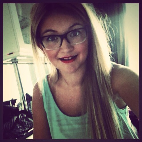I MET CODY ON 19 OF FEBRUARY 2013 ALLI AND JOSH FOLLOWED I PUT THE SHAKA UP COZ SHE HOT Insta- ShakaUp_cody PLZ FOLLOW IT