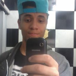 Meu nome: Rogerio, tenho 18 anos *-* Solteiro, gosto de conhecer gente nova , Curto: pagode, rock, rap,( funk so em baladas mesmo)