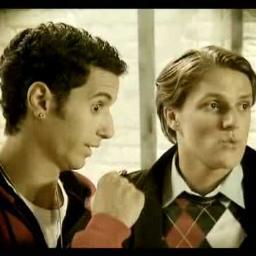 Ik ben Laura. Ik ben een big fan van Het Huis Anubis. Het is mijn favo serie. Appie, Jeroen en Amber zijn mijn favo. I follow back.