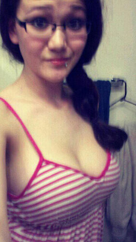 No pin no ym no phone yg penting asik dan happy