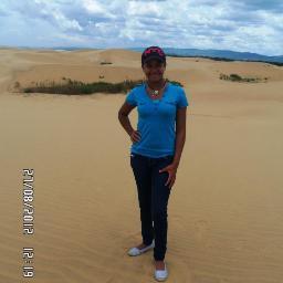 me gusta leer caminar hacer deportes me gusta escuchar musica estar con mi familia y mis amiigas(o)