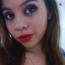 Cruzeirense apaixonada , 18 anos, modelo .'