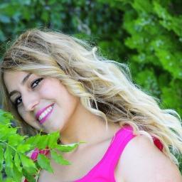 Pembeye inanıyorum. Öpmeye inanıyorum. Her şey ters giderken, güçlü olmaya inanıyorum. Yarının yeni bir gün olduğuna inanıyorum ve mucizelere inanıyorum.