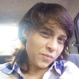 Sou meiga,engraçada,divertida,companheira.
Amo rock*! então sou o tipo de garota sensível. Emo rsr.