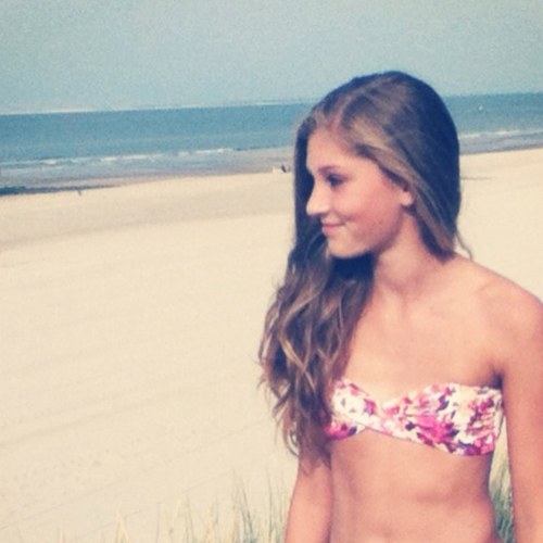 Volg even mijn nieuwe twitter: @loesvanderkolkx thnx! X