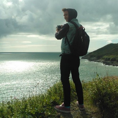 I am one of those British People who make video's on YouTube. (: MAIN ACCOUNT :@111mattman