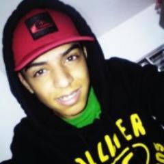 sou feio, solteiro e moro longe :/, fã do @MCLon_oficial ♥, segue? *-*