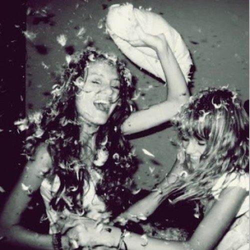 tweets about a teen girls life!  Follow for follow!