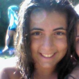 ¿Idiota? Idiota él que tiene una novia bonita, cariñosa, celosa, que lo ama y aún así la trata mal.