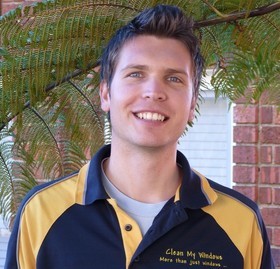 North Sydney Window Cleaner. Specialist residential, commercial and strata window cleaning on the Northern Beaches.