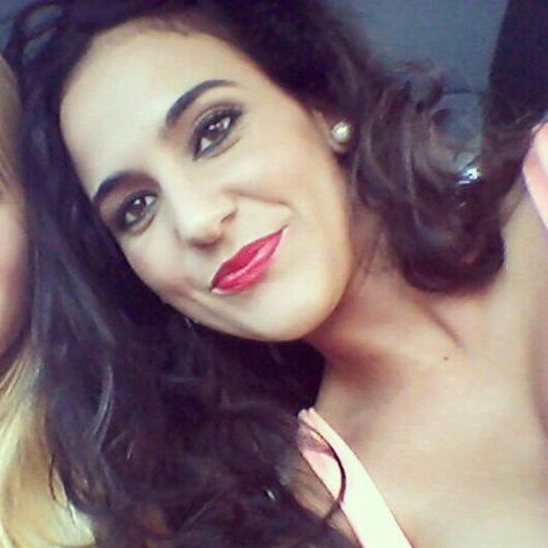 Amo a mi familia, soñadora, romántica y creo profundamente en el amor!!!
