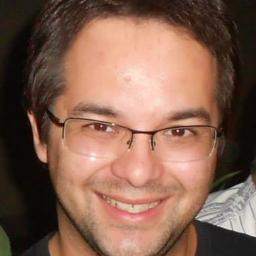 Formado em Comunicação Social - Radialismo - pela Universidade Federal de Mato Grosso e Pós-Graduado em Artes Visuais. Programador e Amante da sétima arte.
