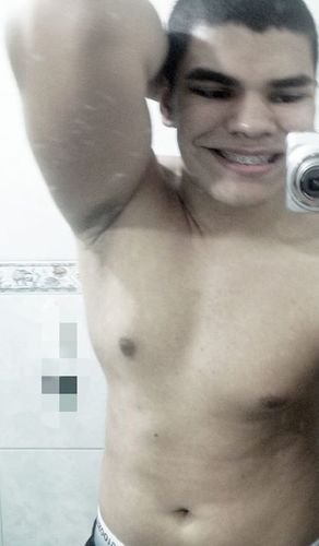 cantor sertanejo, dançarino de forró e mc *-*   ish, qe owned \o AISUDHISA  zoa :3  touro, 18, filmes, muscx, all, corinthians, toddy, net, games, preguiça (:
