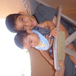 Tenerte,besarte,andar de la mano contigo. Mi cielo,mirarte,decirte un te quiero al oído yo te lo digo que bendición :3