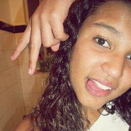 - Na antiga ela escrevia 15:15 no diário, atualmente ela escreve hoje foi mais um otário ♪