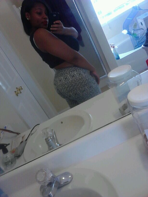 I ❤ my team #SelfmadeSavagez and my Baby mama , my love , my left hand I Love Her →→→→@TeamNoAhAhSWOOP . TWERK SOME GIRL ! ^_^